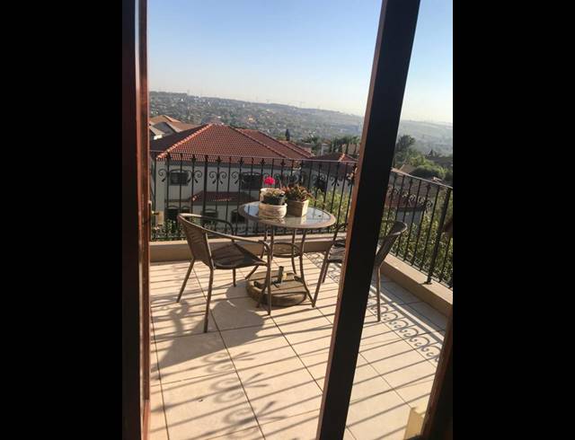 1 BEDROOM APARTMENT FOR SALE IN FOURWAYS